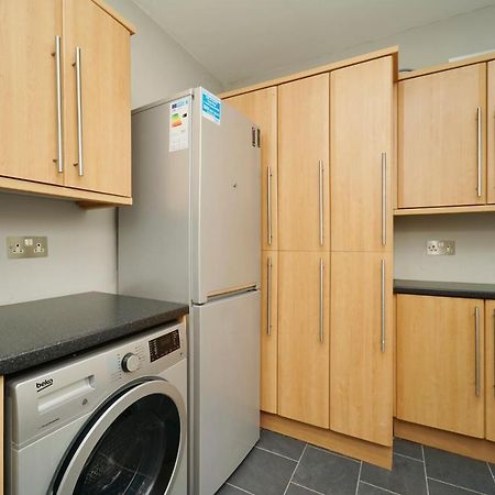 לידס Stunning 5 Bed House In Chapel Allerton, Sleeps 9 מראה חיצוני תמונה