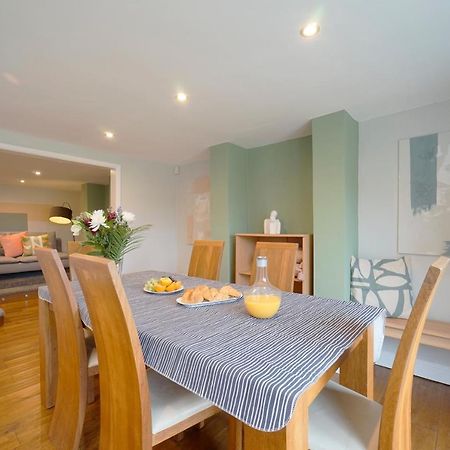 לידס Stunning 5 Bed House In Chapel Allerton, Sleeps 9 מראה חיצוני תמונה