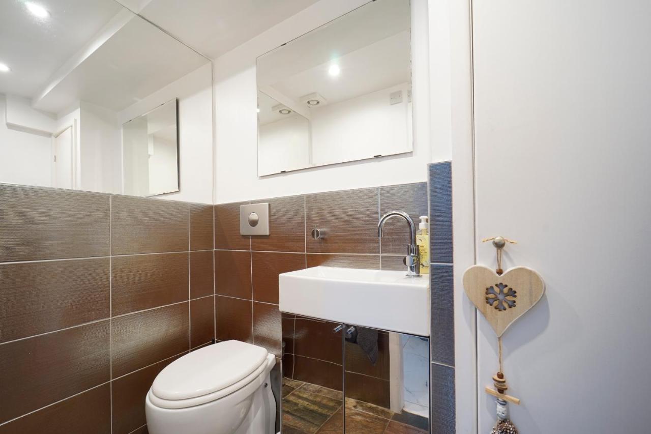 לידס Stunning 5 Bed House In Chapel Allerton, Sleeps 9 מראה חיצוני תמונה