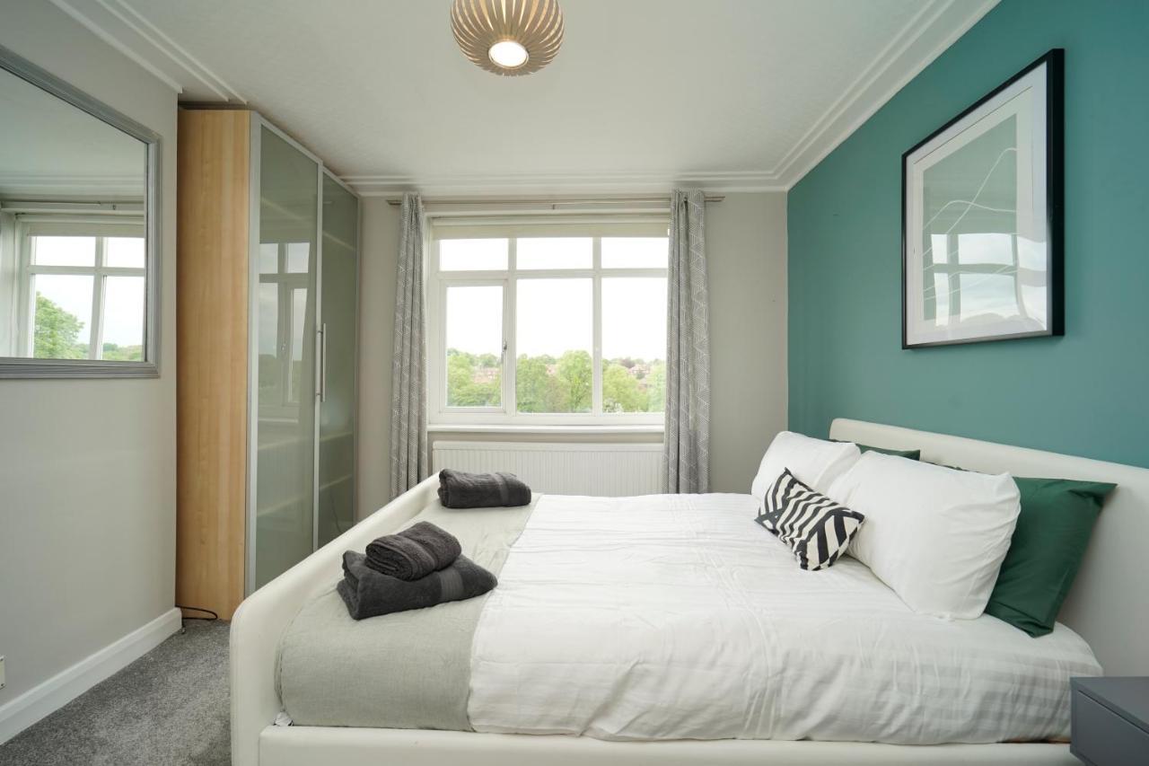 לידס Stunning 5 Bed House In Chapel Allerton, Sleeps 9 מראה חיצוני תמונה