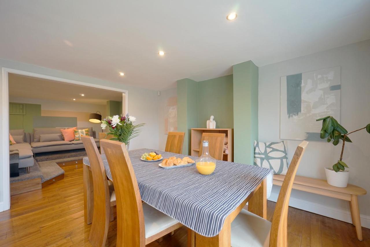 לידס Stunning 5 Bed House In Chapel Allerton, Sleeps 9 מראה חיצוני תמונה