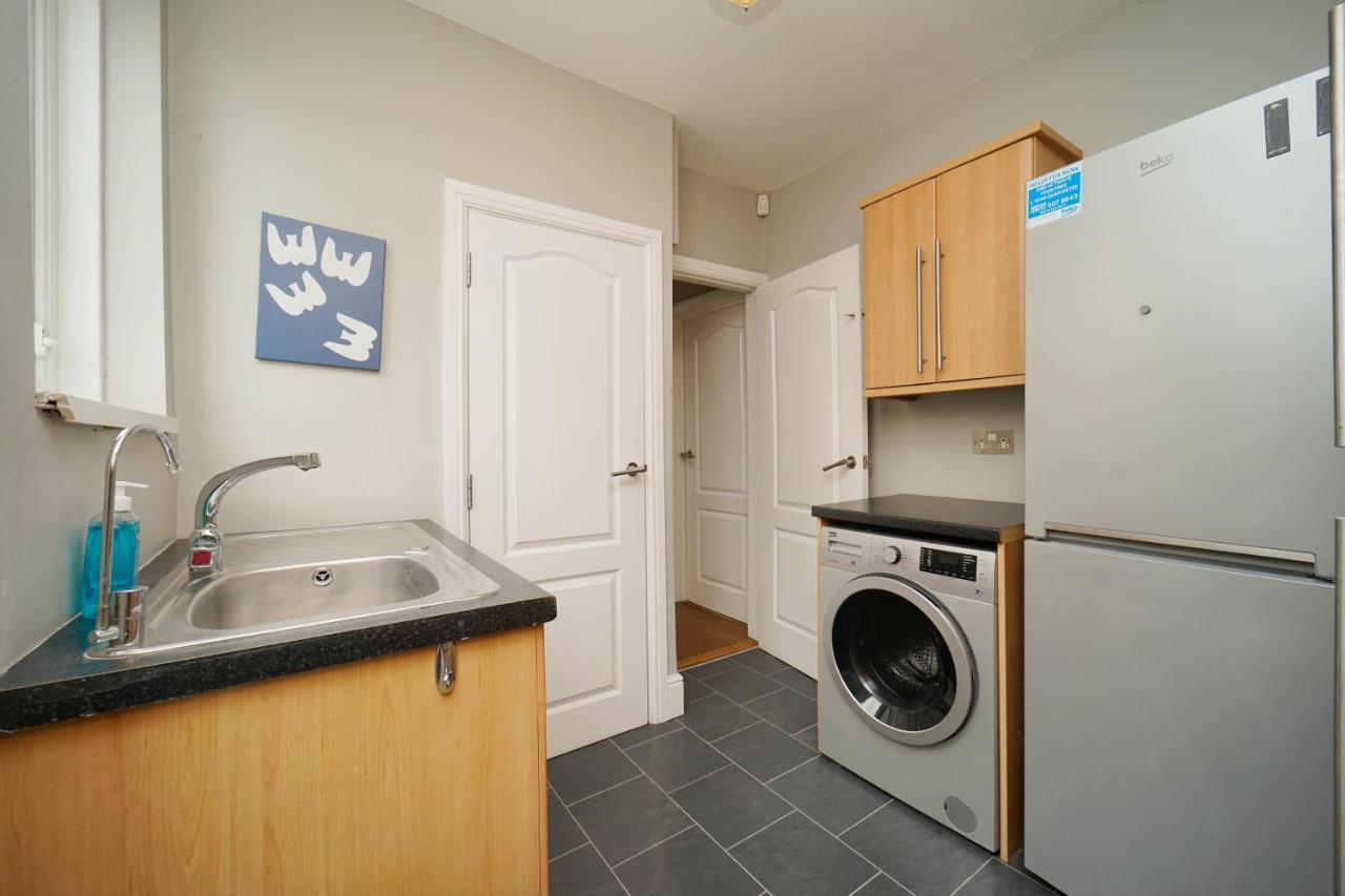 לידס Stunning 5 Bed House In Chapel Allerton, Sleeps 9 מראה חיצוני תמונה